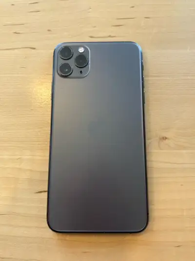 Used IPhone 11 Pro Max • 256 GB • Space Grey • Comes with complete box and iphone charger
