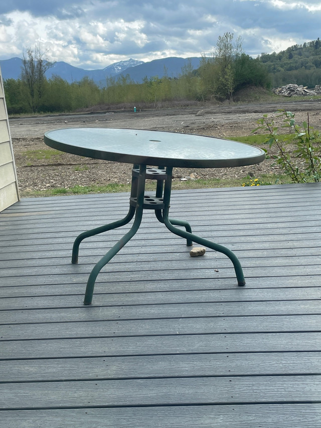 outdoor table in Patio & Garden Furniture in Chilliwack - Image 2