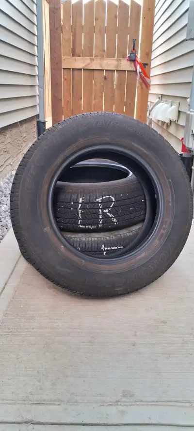 Set of 4 all-season tires, no rims included. Size P215/70R16 Only 3,000km ride, it's new.