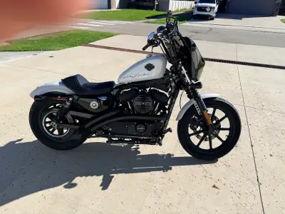 Beautiful custom Sporster. Stage 1, intake, Bassani Sweeper exhaust, Upgraded forward foot controls,...