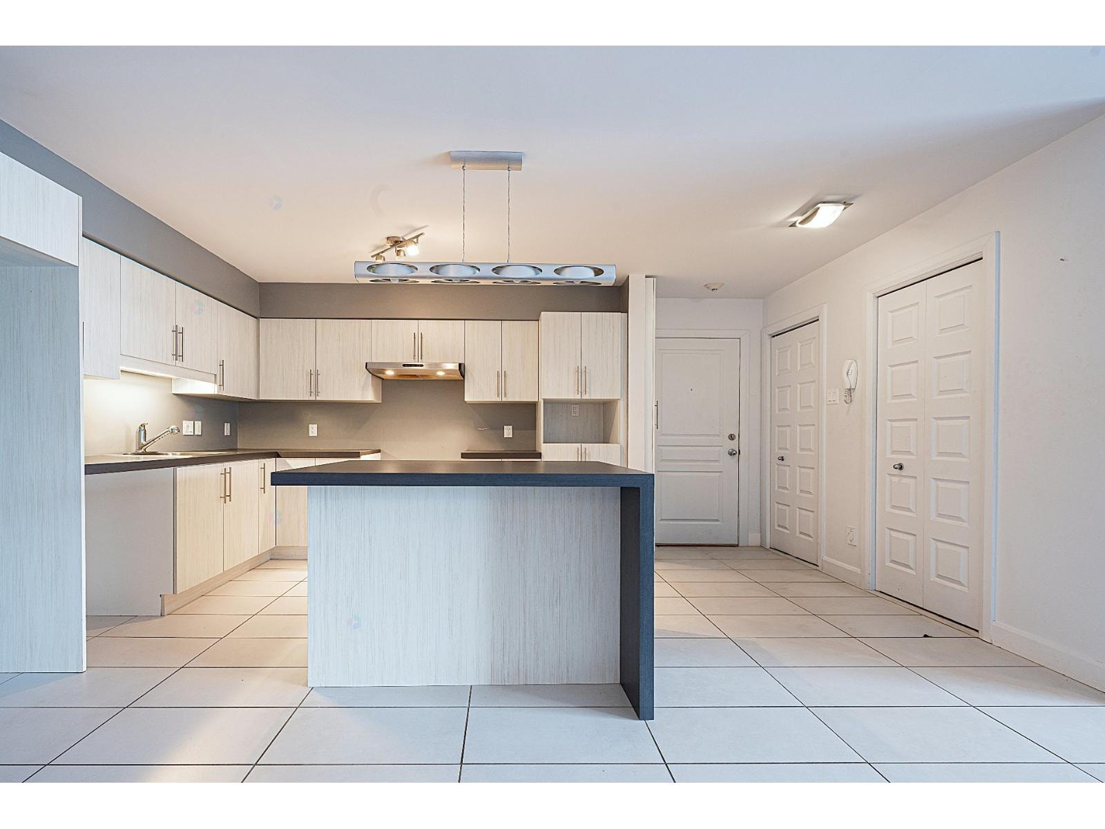CONDO À LOUER – IDÉAL POUR PROFESSIONNEL DE LA SANTÉ — photo 3