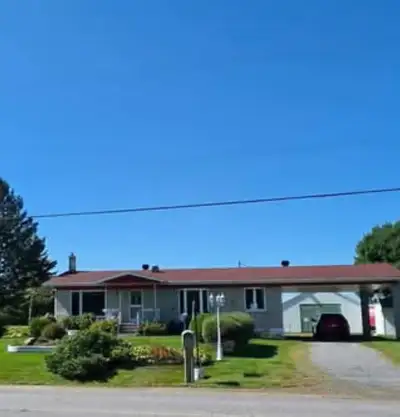 Une propriété qui sort de l'ordinaire située à Bécancour sur l'avenue Nicolas Perrot. À seulement 20...