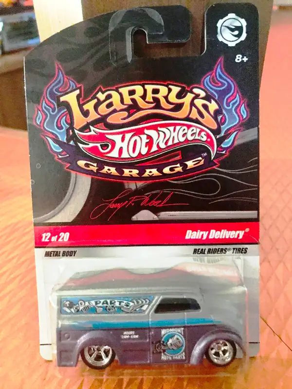HOTWHEELS LARRY'S GARAGE DAIRY SILVER PURPLE in Toys & Games in Mississauga / Peel Region - Image 2