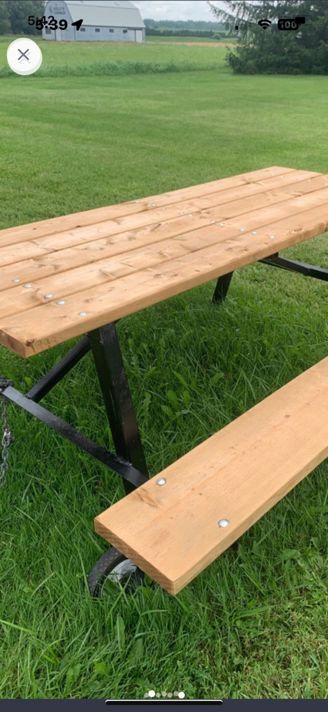 Picnic table in Patio & Garden Furniture in Stratford - Image 4