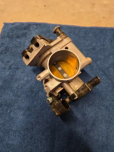 Used Throttle body. Good shape.