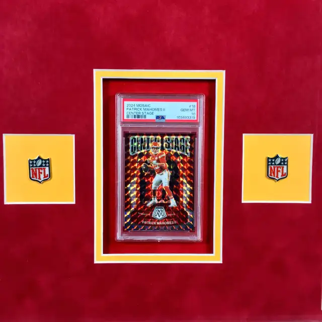 Patrick Mahomes Signed Jersey Framed Beckett63006660557955123