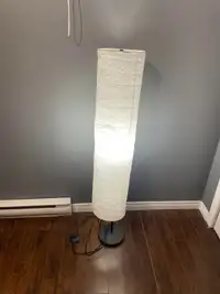Lampe en papier sur pied / Paper floor lamp