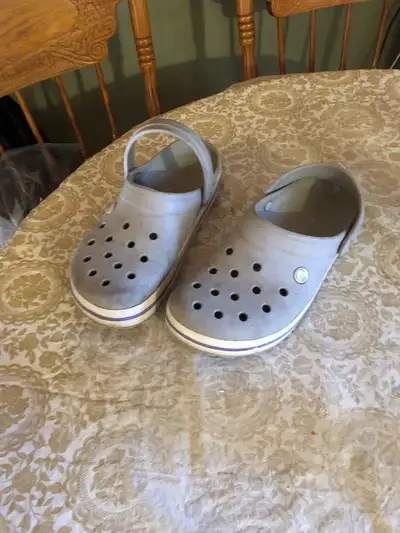 crocs clog de couleur gris pâle , View more