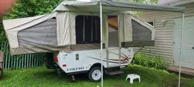 Tente roulotte VIKING 2010 Epic 1706. 1449 lbs Tente roulotte bien entretenue. Tout fonctionne bien...
