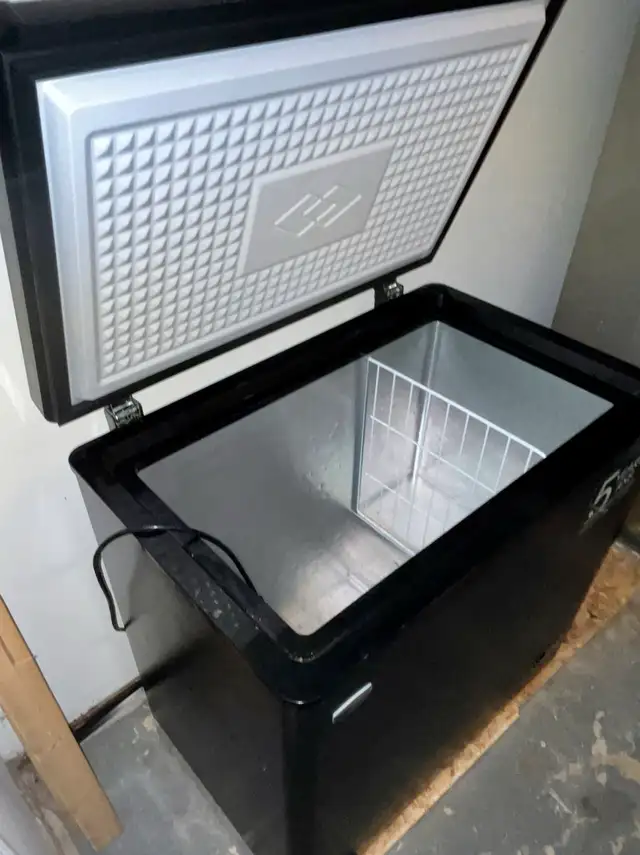 Deep Freeze like new! (7 cu ft)63793631623811123