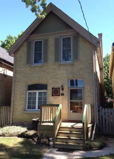 5 Beds 2 Baths - House Pall Mall St, London, ON N6B 2G8, Canada Great investment property or family...