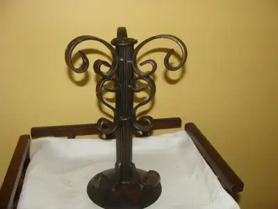 Magnifique chandelier en fer forgé, View more