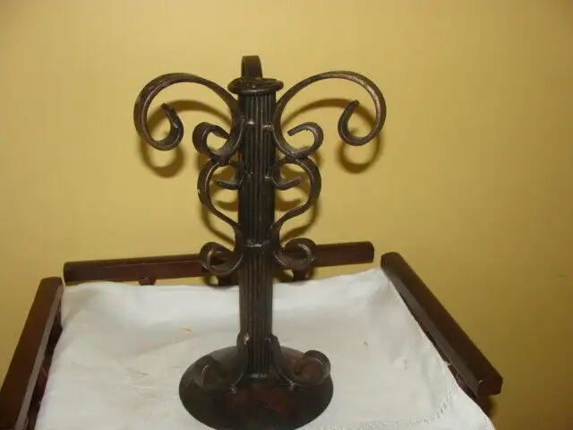 Magnifique chandelier en fer forgé in Home Décor & Accents in Laval / North Shore - Image 2