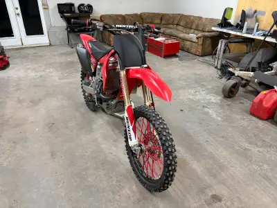 I have a beautiful 2006 Honda crf450r lots of work done polished frame needs nothing fmf power core...