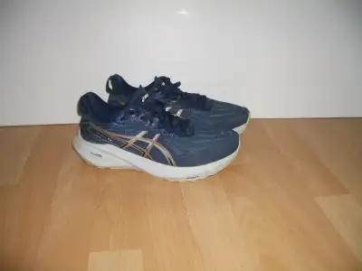 sneakers souliers sport  _ ASICS  _ shoes size 8-8.5 fem / 40 EU, View more