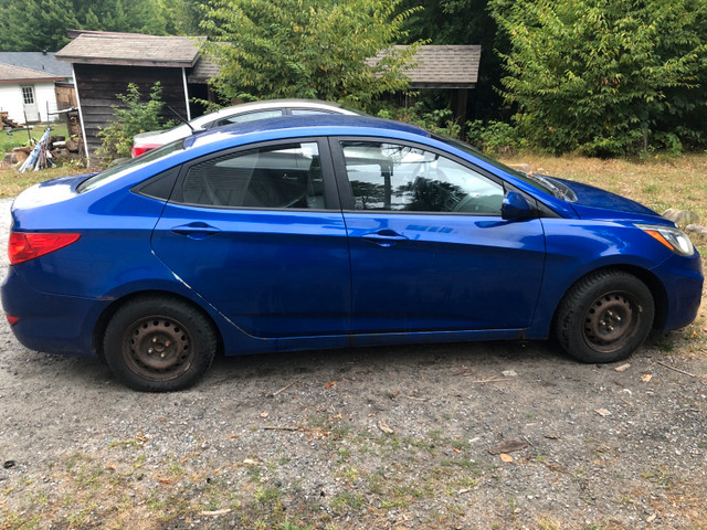 Hyundai Accent 2012 (manual). in Cars & Trucks in Muskoka - Image 4