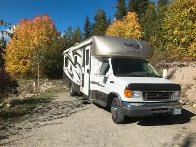 Triple E Regency Grand Touring. 28 ft Ford E450 Queen walk around bed Dinette converts to bed 2 slid...