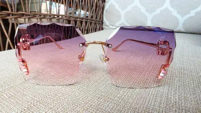 Gucci Sunglasses for women Brand New No package and no box for the Sunglasses.