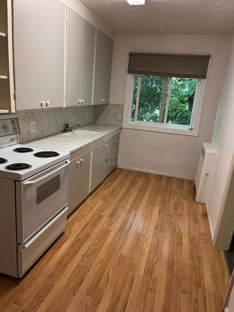 East Trail 1 Bdrm Apt Suite 1,000.00 Available Immediatel Long