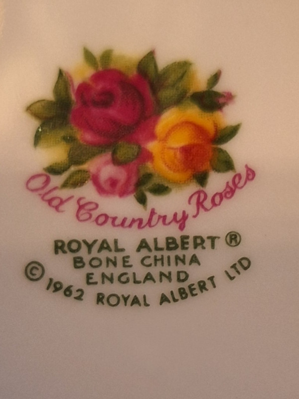 Service de vaisselle Royal Albert dans Vaisselle et articles de cuisine  à Longueuil/Rive Sud