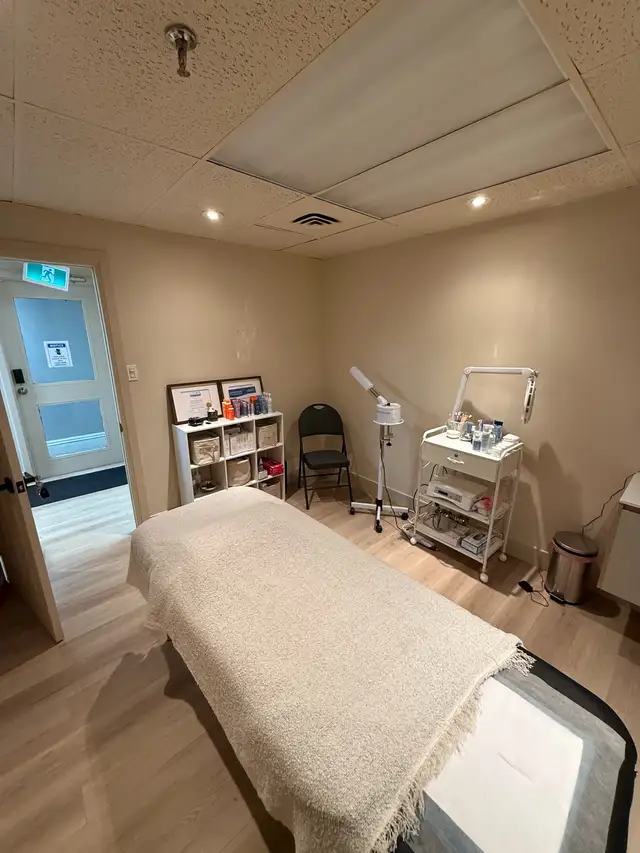 Private Beauty / Tattoo Studio Room for Rent – Woodbridge in Commercial & Office Space for Rent in Markham / York Region - Image 3