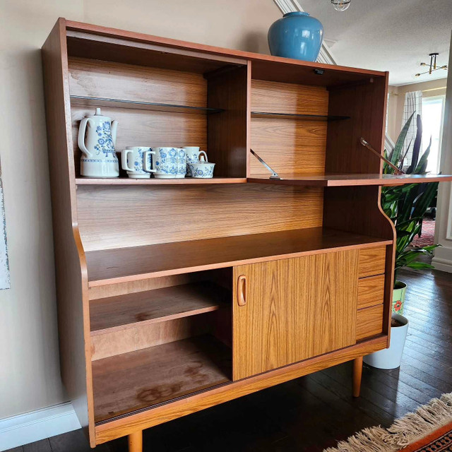 Vintage Mid Century Highboard/ Liqour Cabinet/ Sideboard in Hutches & Display Cabinets in Strathcona County - Image 3