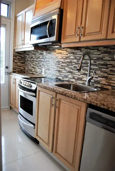 WATERFRONT FULLY FURNISHED 3.5 ALL INCLUSIVE*INTERNET*FLEX TERMS, View more