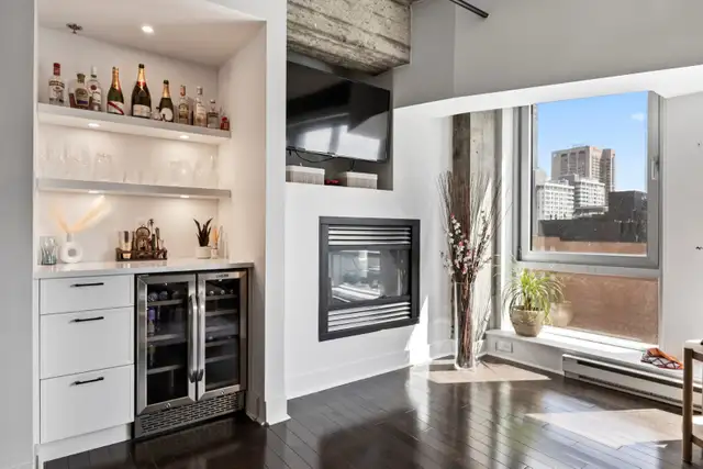 Upscale furnished rental in unbeatable location in Room Rentals & Roommates in City of Montréal - Image 5