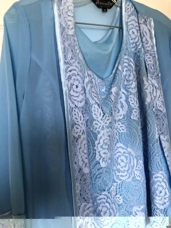 DELICATE Girls’/Young ladies’ BLUE TOP AND JACKET in Women's - Tops & Outerwear in City of Toronto - Image 5
