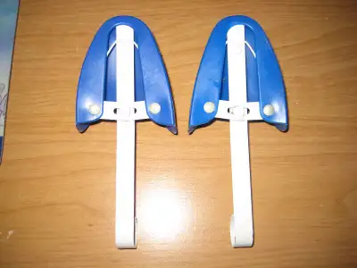 Ladies Plastic Shoe Tree - Blue. Great for travel. Prolong the life and shape of your shoes. Fits mo...