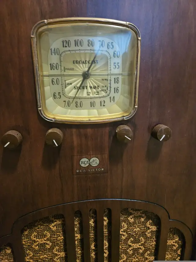 1930's RCA radio with bluetooth restored64236049555586122