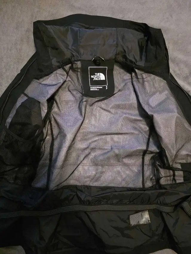 The North Face Women Thermoball (S) in Women's - Tops & Outerwear in City of Toronto - Image 6
