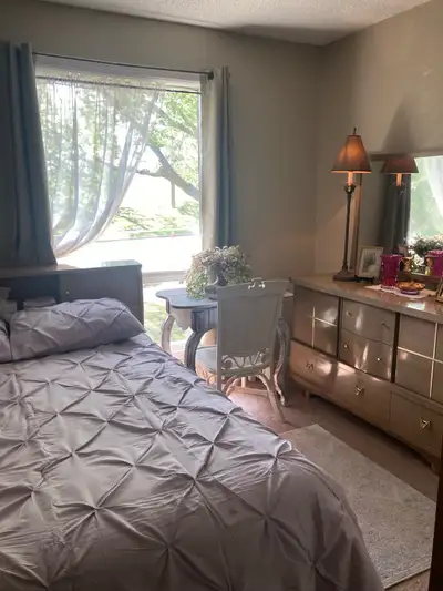 Boutique Style Furnished Room on Park  Beddington Hts NW