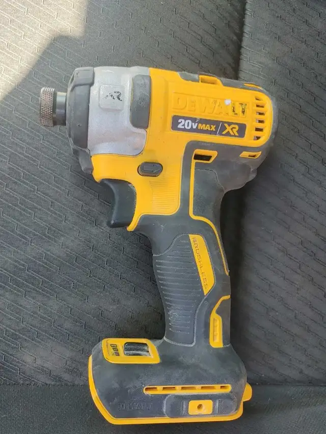 DEWALT DCF887B 20V MAX XR  3-Speed 1814 in-lb high to Impact Dri in Power Tools in Markham / York Region - Image 2