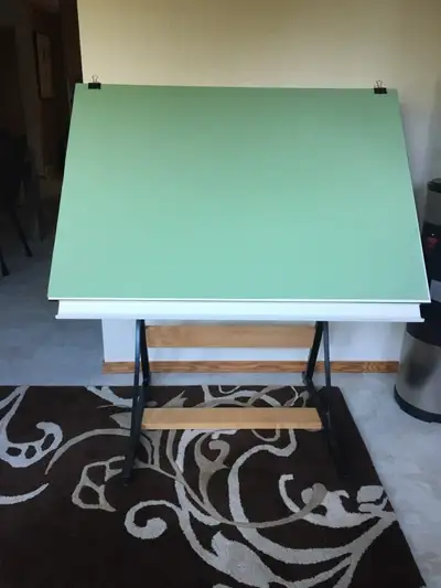 Very good condition 42” wide x 30”deep Fully adjustable for height and slant Has removable self heal...