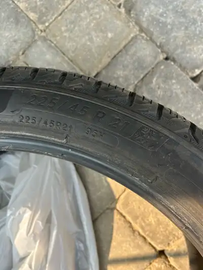 4 pneus Michelin Ice Snow 225/45 R21 1 hiver 5000 kilo