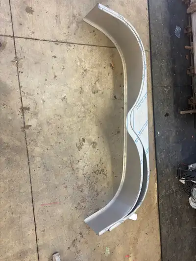 Brand new aluminum tandem Axle Fenders 68” long 18” high 10.5” wide Smooth $225 a pair FIRM! A Lai o...