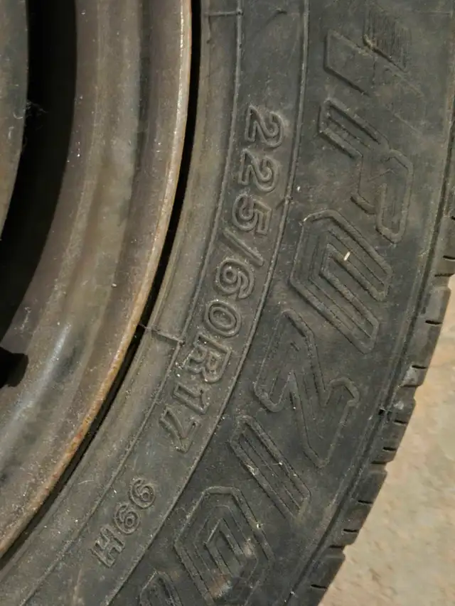 Chevy rims and tires  in Tires & Rims in Cornwall - Image 4