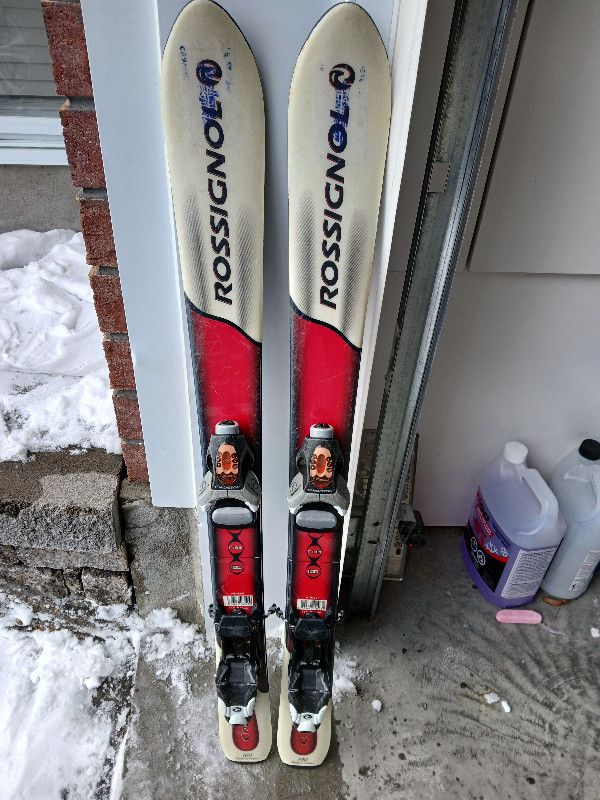 Skis alpins et bottes pour enfant à vendre dans Ski  à Saguenay