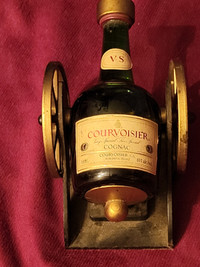 Bouteille miniature de Courvoisier.