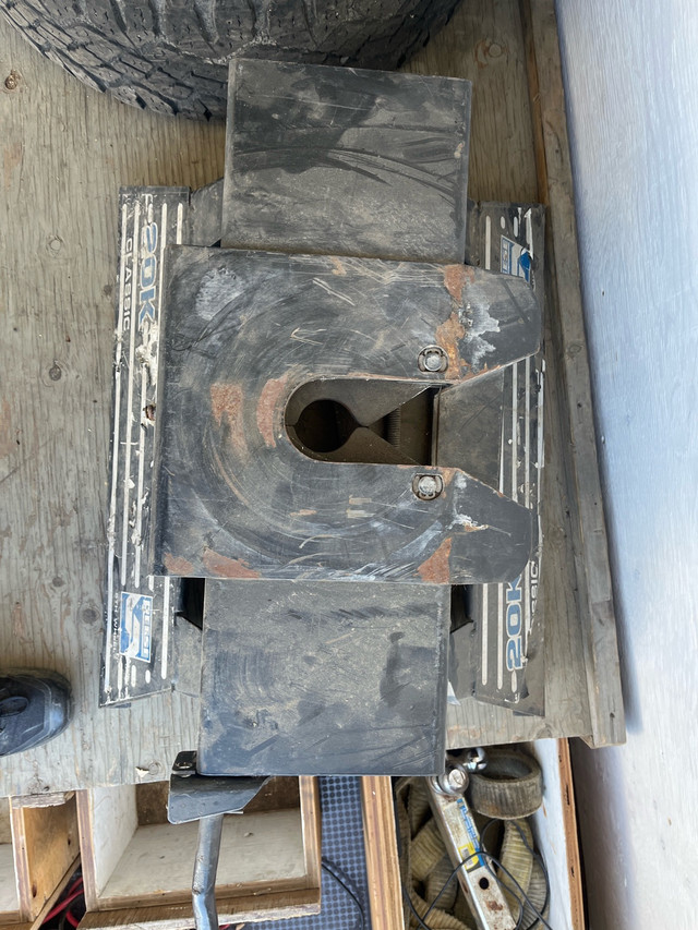 5th wheel hitch in Other in Calgary - Image 2