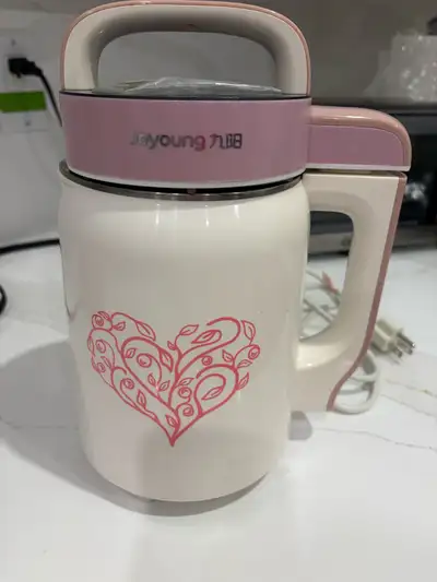 Joyoung Mini Soy Milk Maker Mini 0.6L Capacity for 1–2 Servings – Compact size (400–600ml) Used and...
