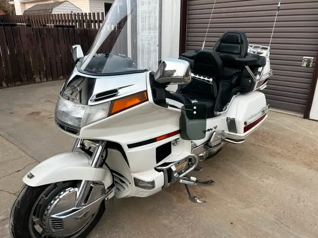 1995 Goldwing/Trailer combo. 20th anniversary special edition in Touring in Regina - Image 3