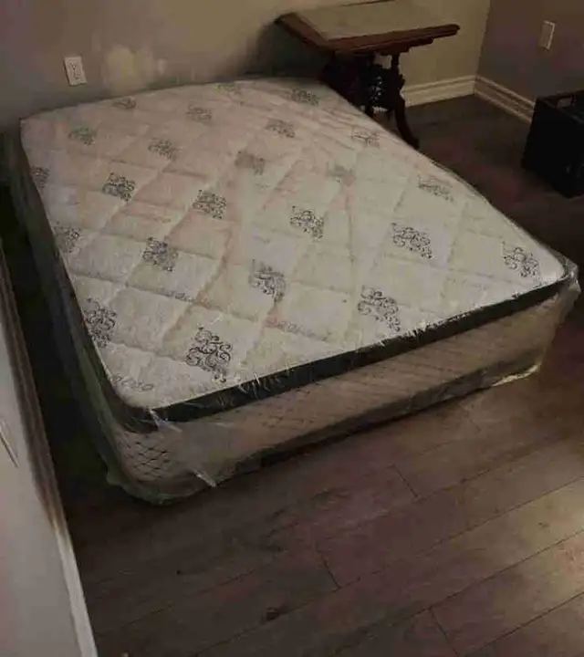 matelas avaibale in Beds & Mattresses in City of Montréal - Image 2
