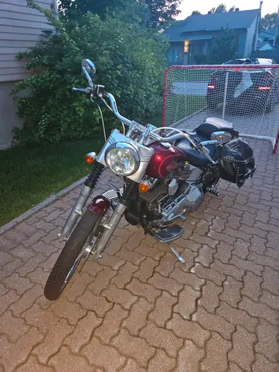 Harley-Davidson softail FLSTC 2001 1450cc. Toile , aile et pneu avant inclus. Négociable .