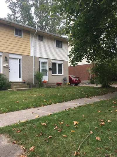 Upper-Year *Female Student* Room for Rent
