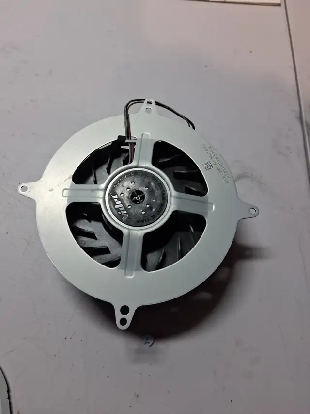 Ventilateur de refroidissement interne  PS5 (1) in Sony Playstation 5 in Longueuil / South Shore - Image 2