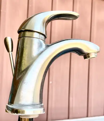 Bathroom faucet For single or triple hole bathroom basin. Easy to install.