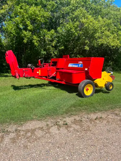 - purchased new in 2019 - quarter-turn bale shute - hydraulic bale tension - hydraulic lift on picku...