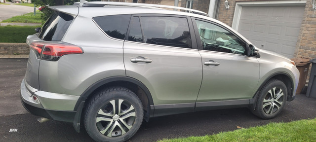 2017 Toyota RAV4 LE / ALL WHEEL DRIVE / TWO KEYS in Cars & Trucks in Gatineau - Image 2